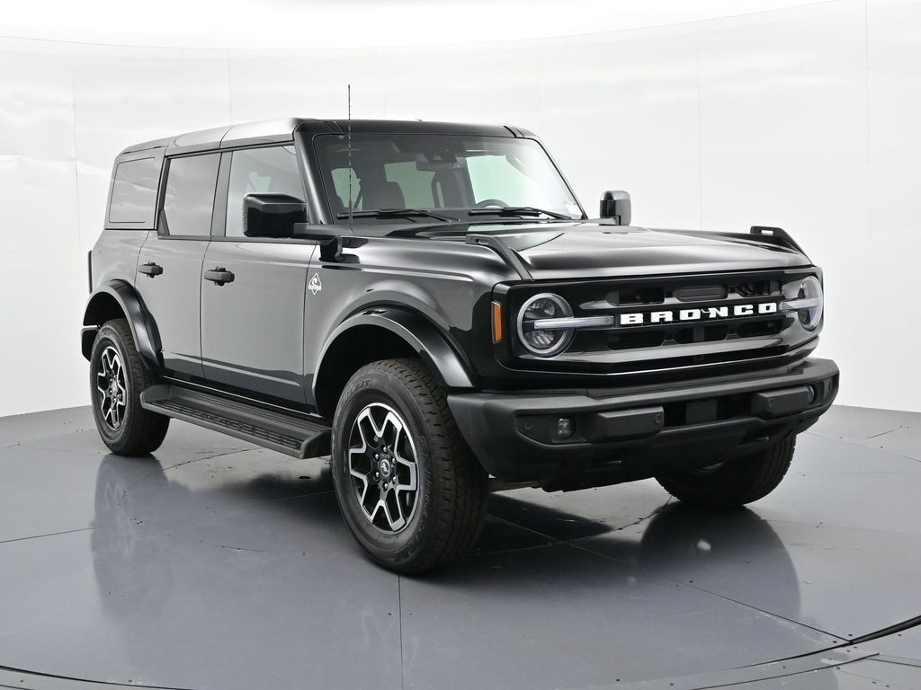 Ford Bronco Vehicle Full-screen Gallery Image 4