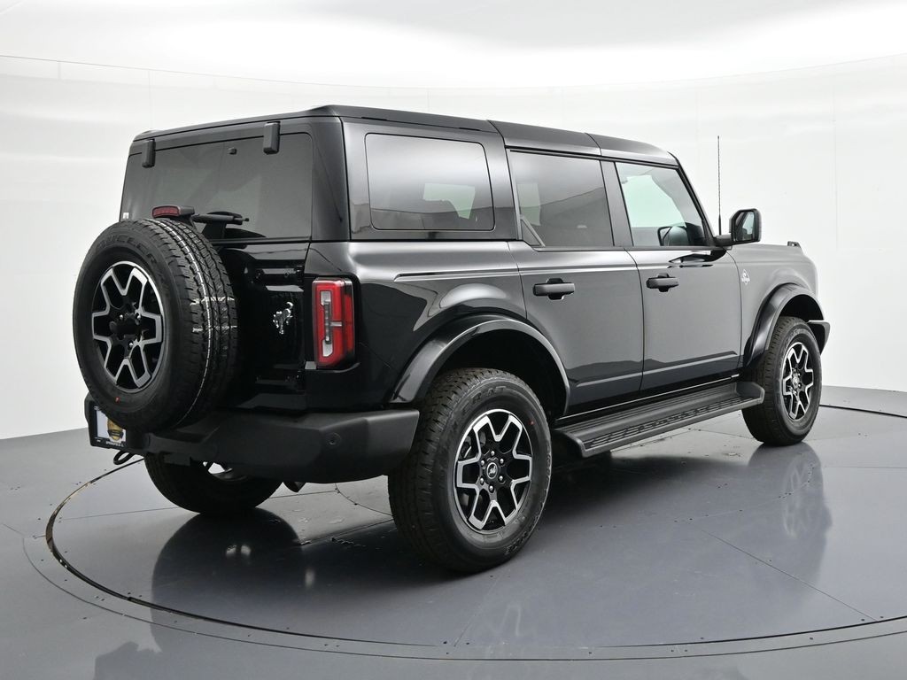 Ford Bronco Vehicle Full-screen Gallery Image 6