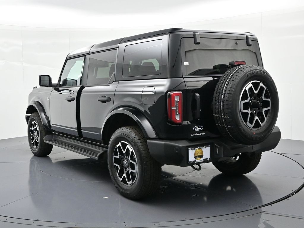 Ford Bronco Vehicle Full-screen Gallery Image 8