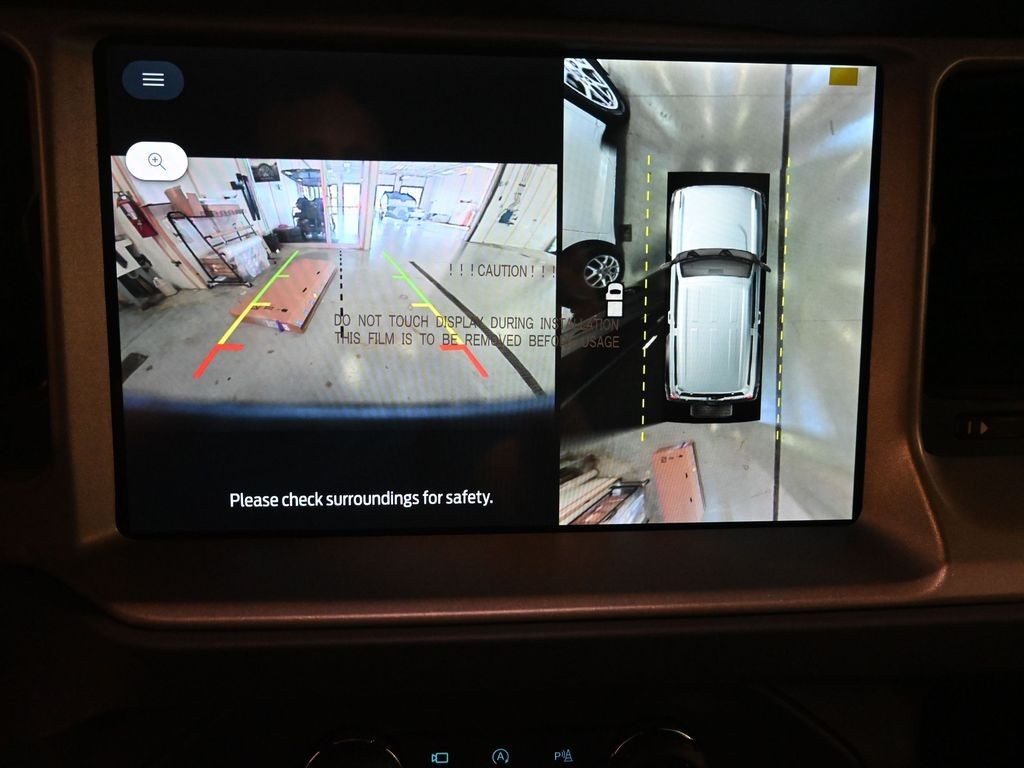 Ford Bronco Vehicle Full-screen Gallery Image 12