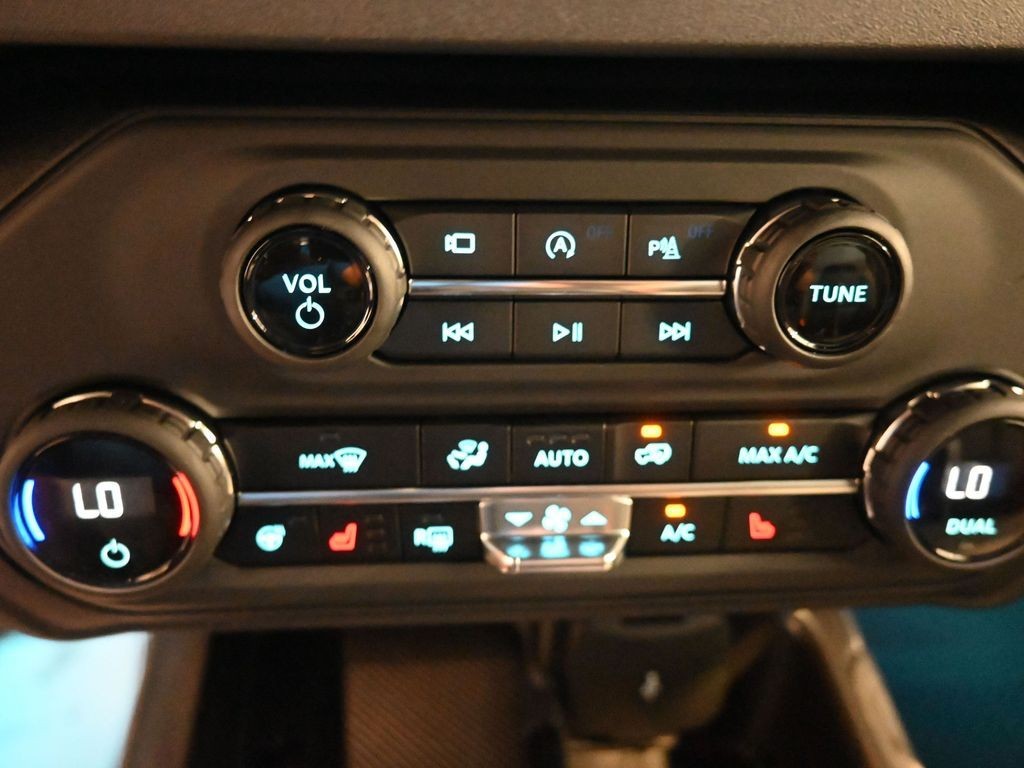 Ford Bronco Vehicle Full-screen Gallery Image 13