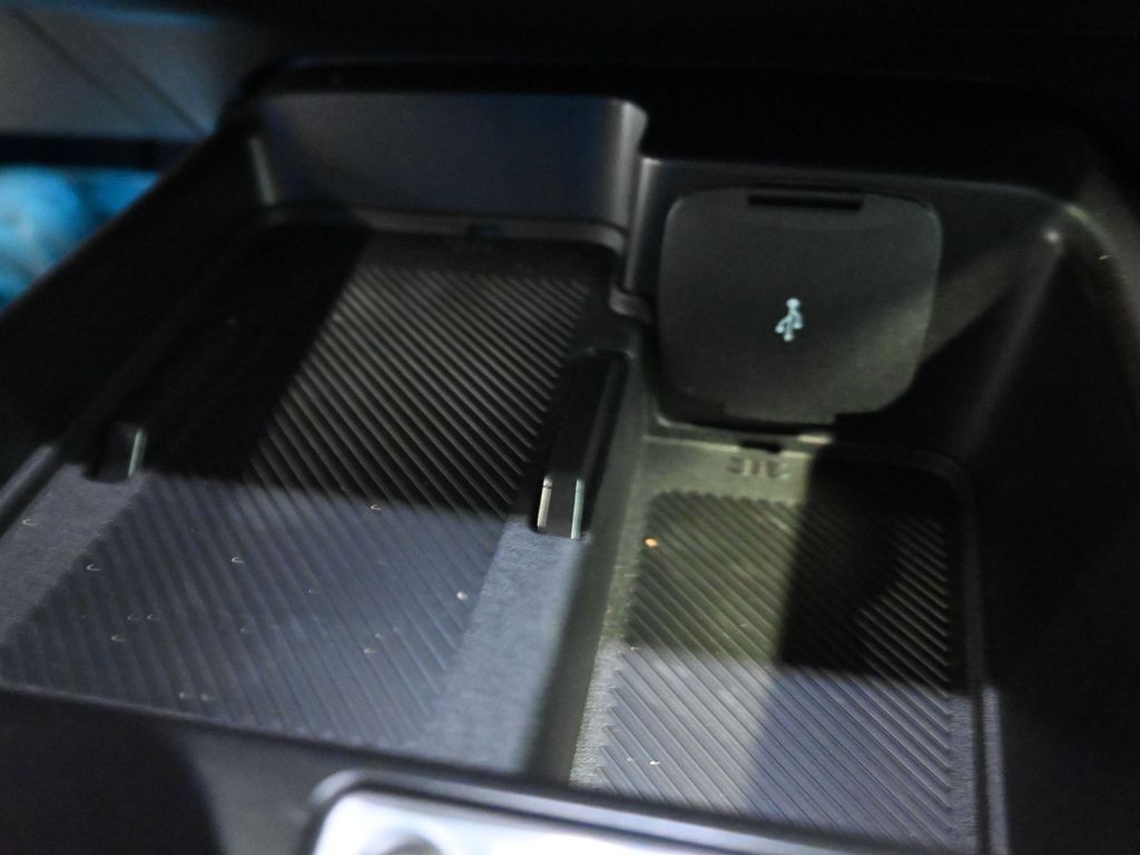 Ford Bronco Vehicle Full-screen Gallery Image 14