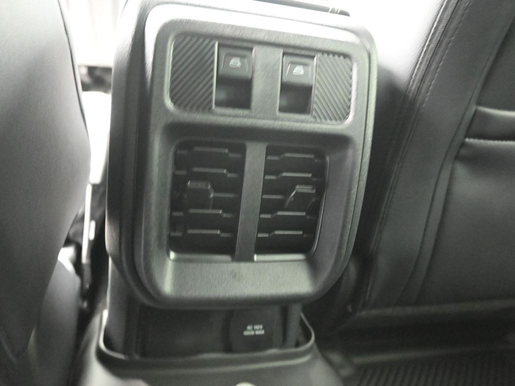 Ford Bronco Vehicle Full-screen Gallery Image 18