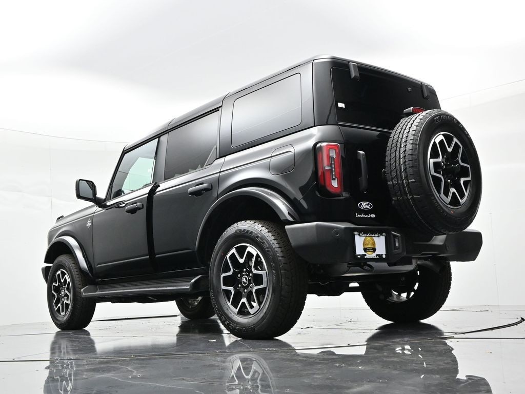 Ford Bronco Vehicle Full-screen Gallery Image 23