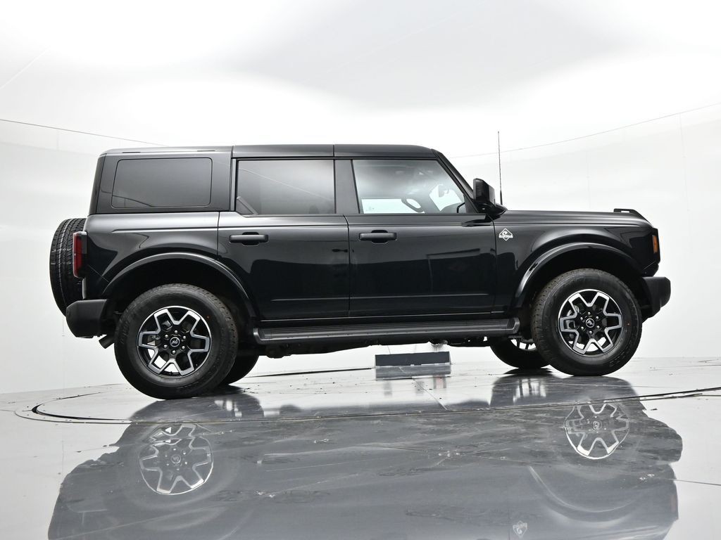 Ford Bronco Vehicle Full-screen Gallery Image 26