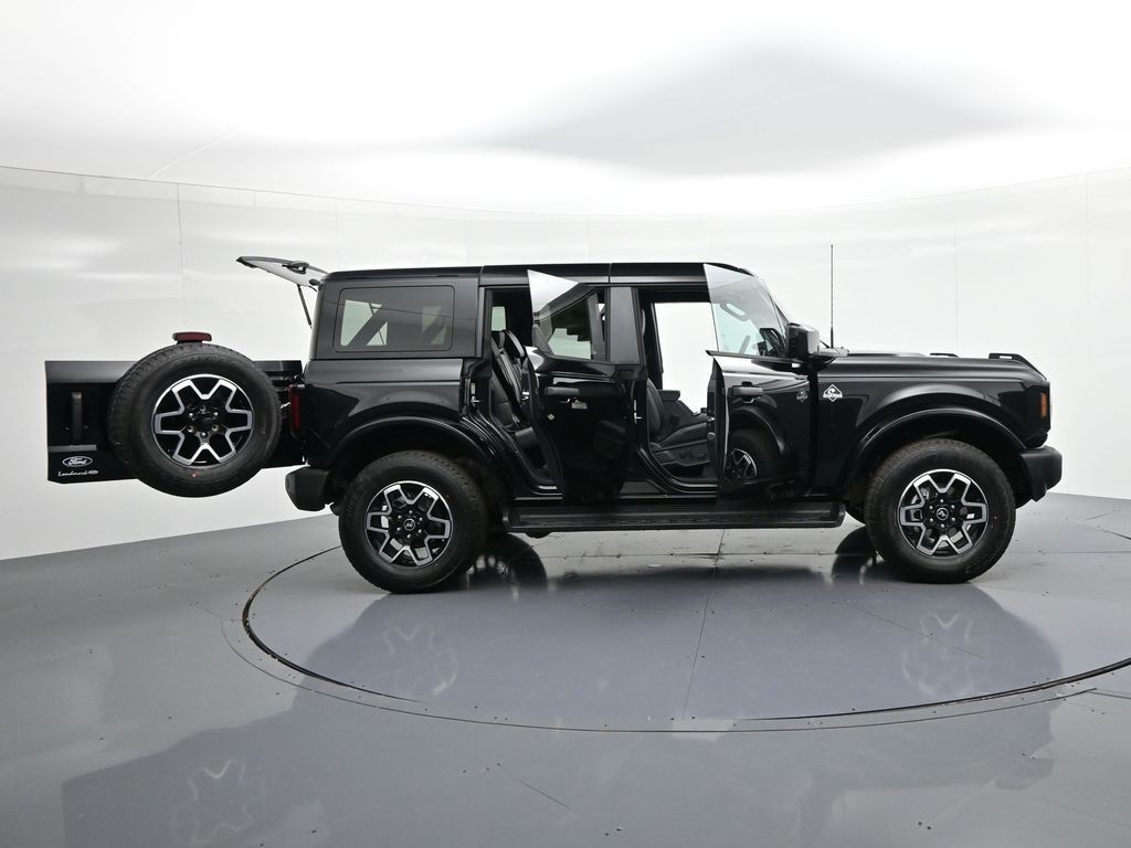 Ford Bronco Vehicle Full-screen Gallery Image 27