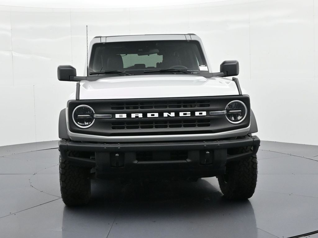 Ford Bronco Vehicle Full-screen Gallery Image 3
