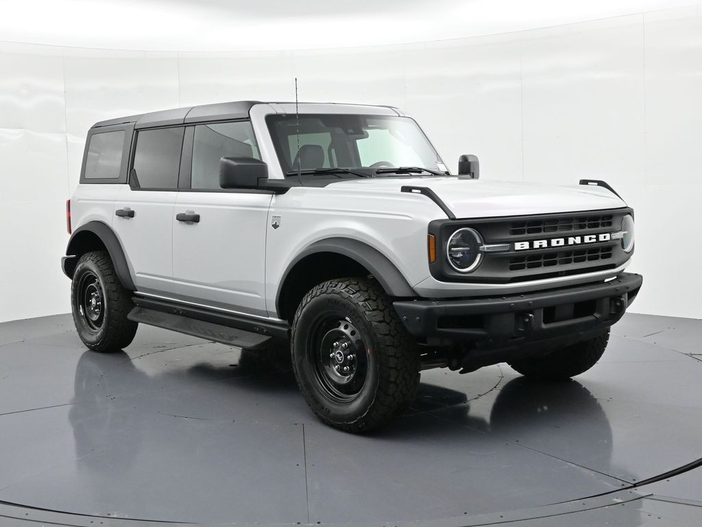 Ford Bronco Vehicle Full-screen Gallery Image 4