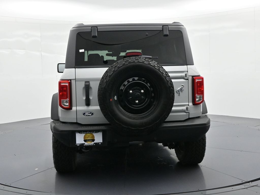 Ford Bronco Vehicle Full-screen Gallery Image 7