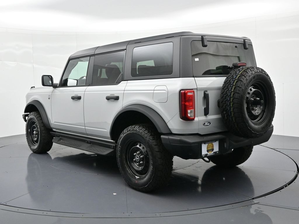 Ford Bronco Vehicle Full-screen Gallery Image 8