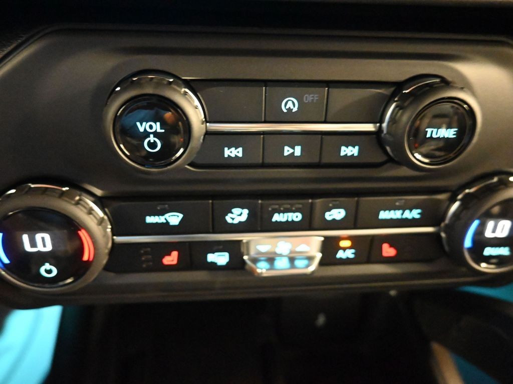 Ford Bronco Vehicle Full-screen Gallery Image 12