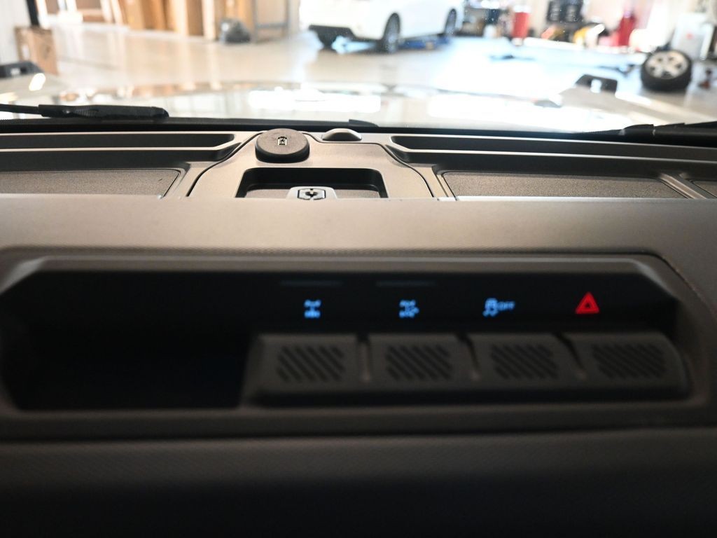 Ford Bronco Vehicle Full-screen Gallery Image 13