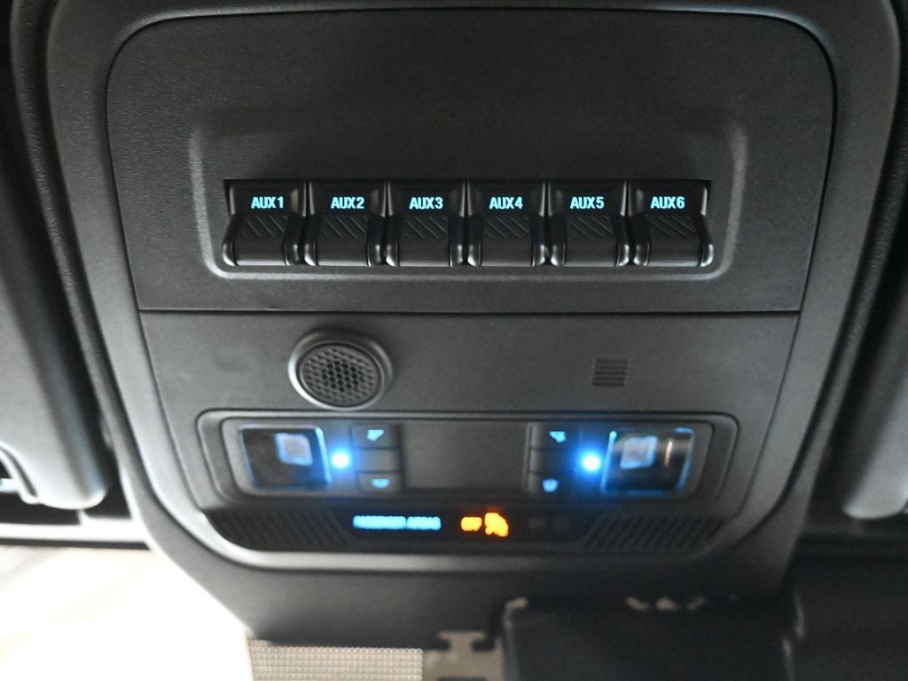 Ford Bronco Vehicle Full-screen Gallery Image 14