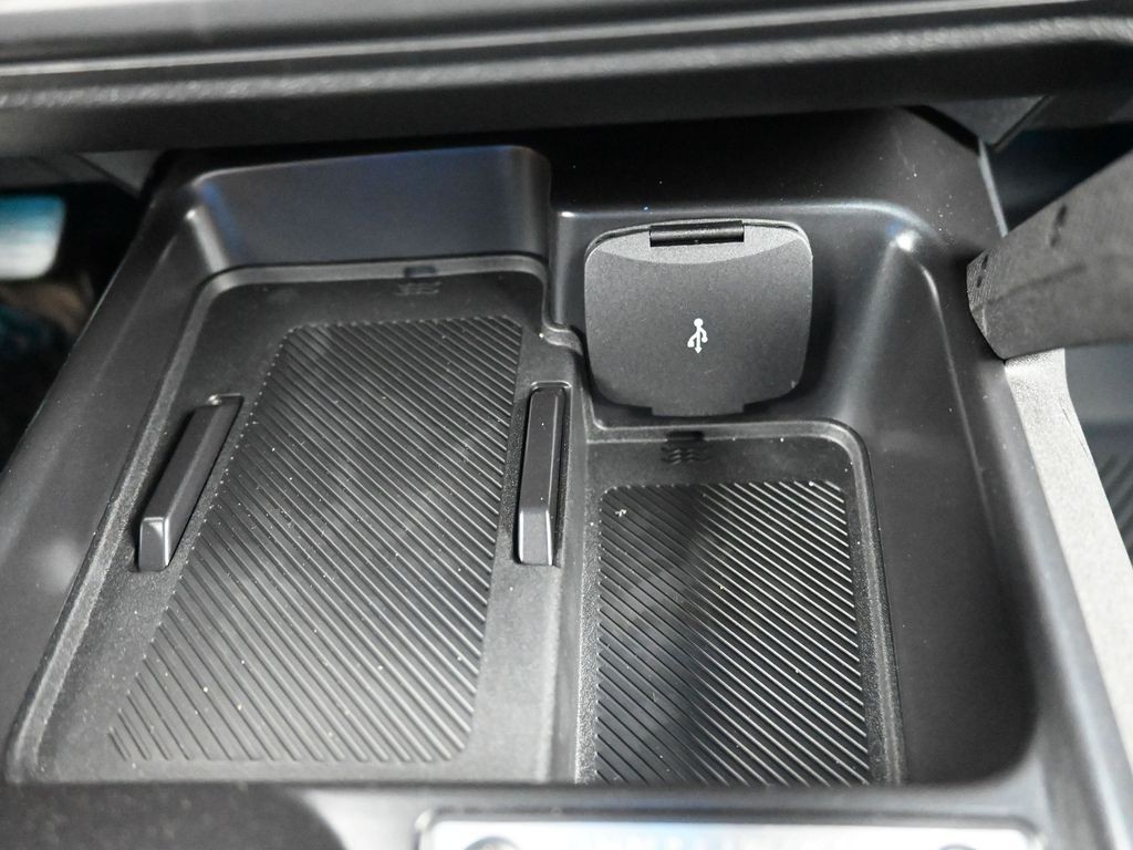 Ford Bronco Vehicle Full-screen Gallery Image 15