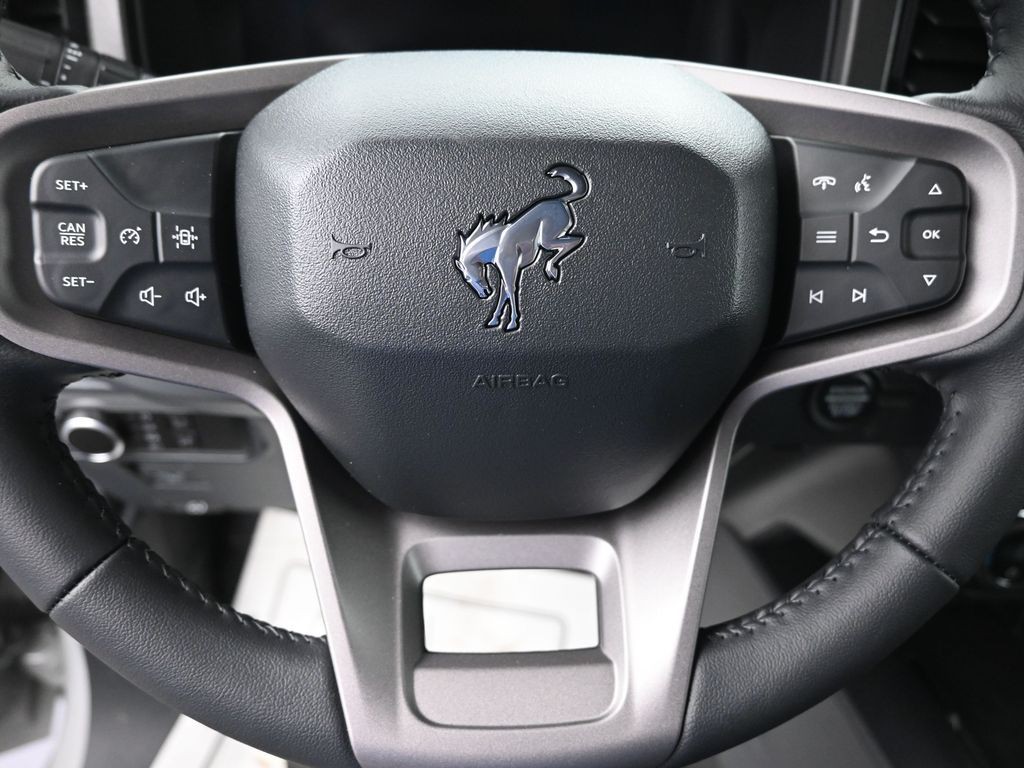 Ford Bronco Vehicle Full-screen Gallery Image 16