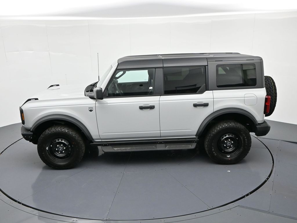 Ford Bronco Vehicle Full-screen Gallery Image 25