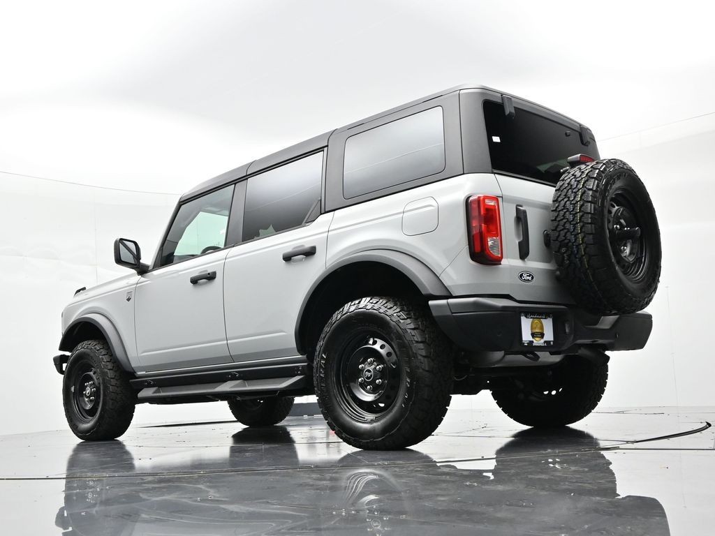 Ford Bronco Vehicle Full-screen Gallery Image 26