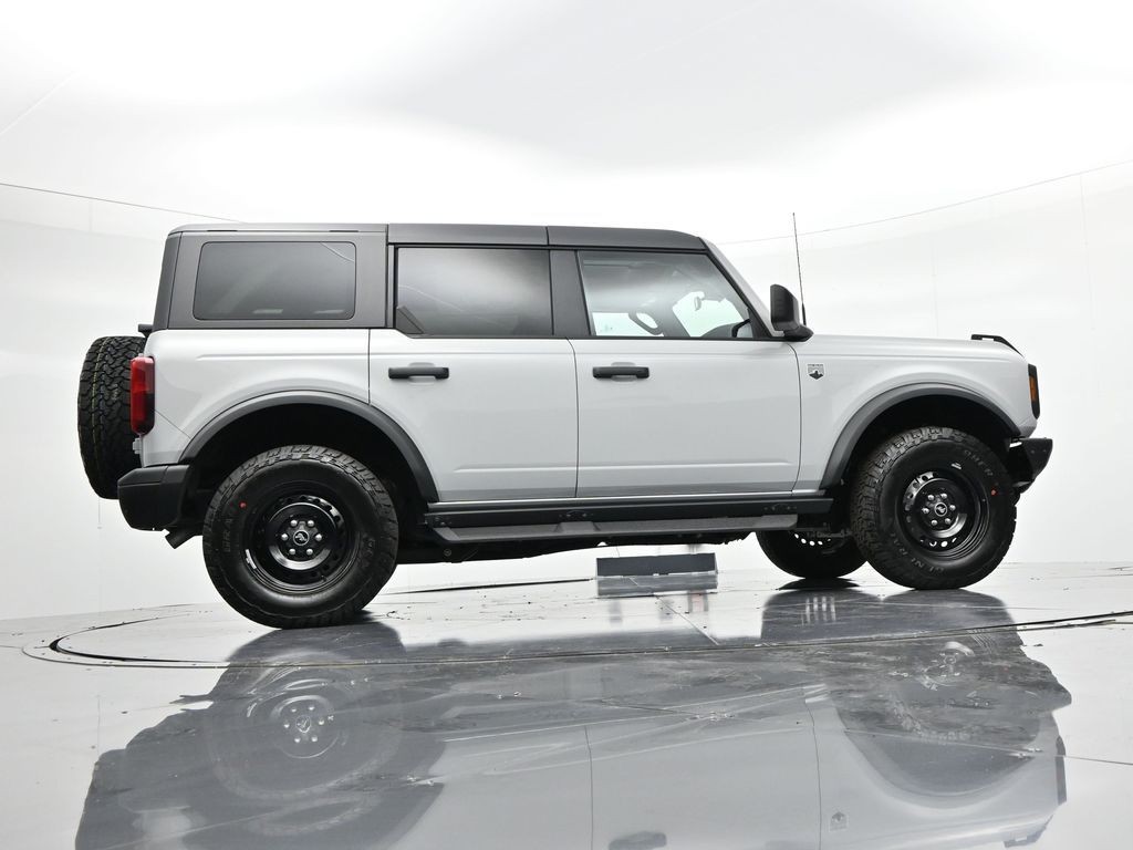 Ford Bronco Vehicle Full-screen Gallery Image 29