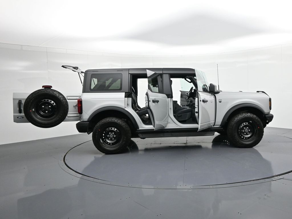 Ford Bronco Vehicle Full-screen Gallery Image 30