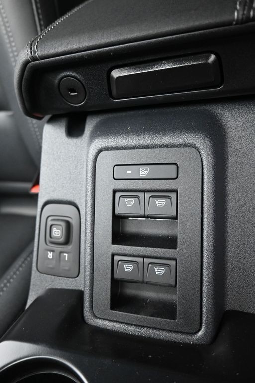 Ford Bronco Vehicle Full-screen Gallery Image 17