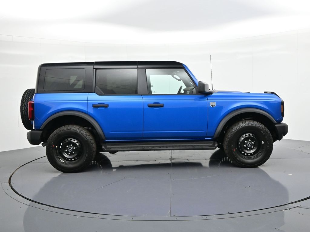 Ford Bronco Vehicle Full-screen Gallery Image 5