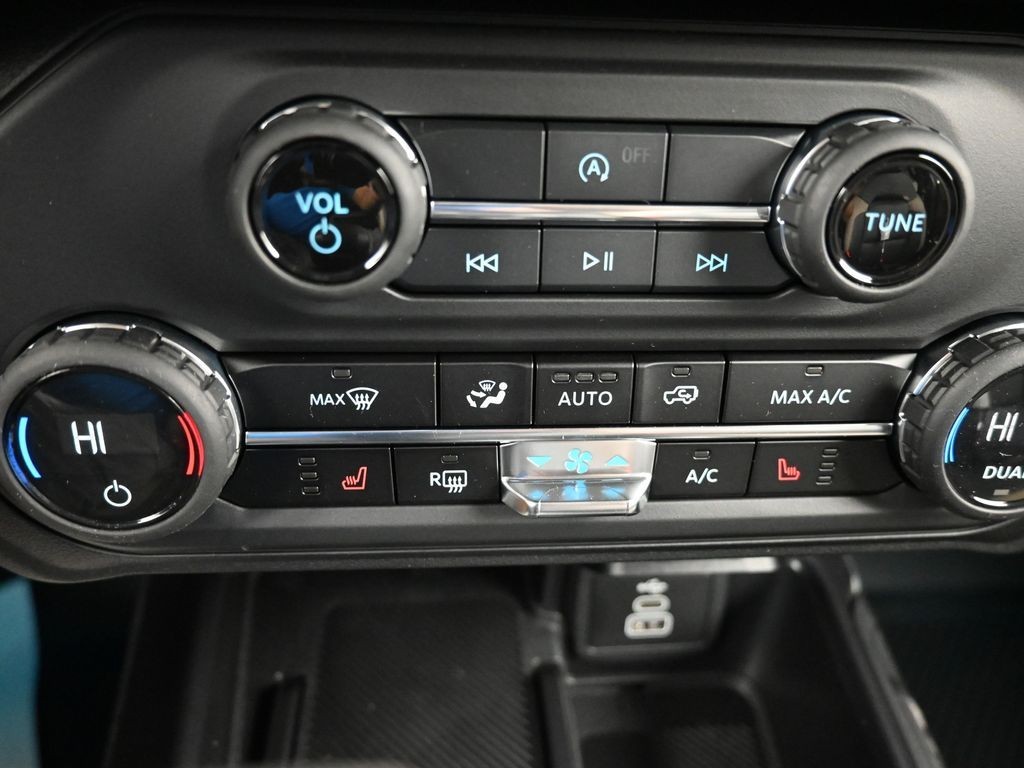 Ford Bronco Vehicle Full-screen Gallery Image 13