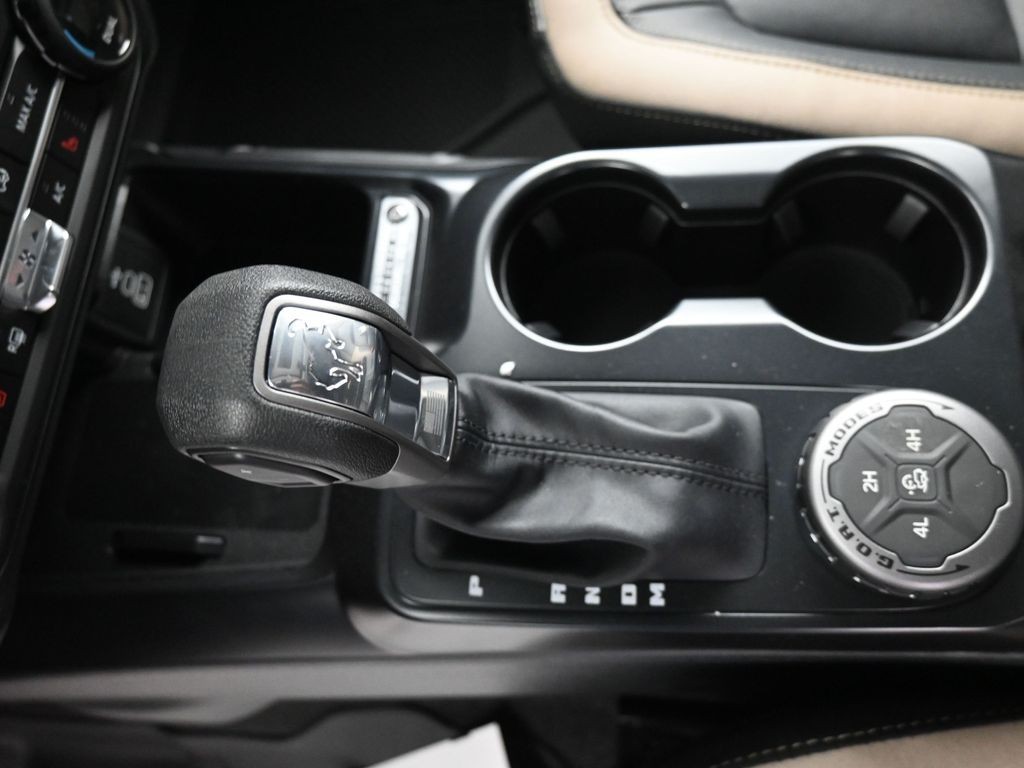 Ford Bronco Vehicle Full-screen Gallery Image 17