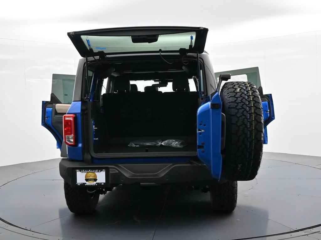 Ford Bronco Vehicle Full-screen Gallery Image 32