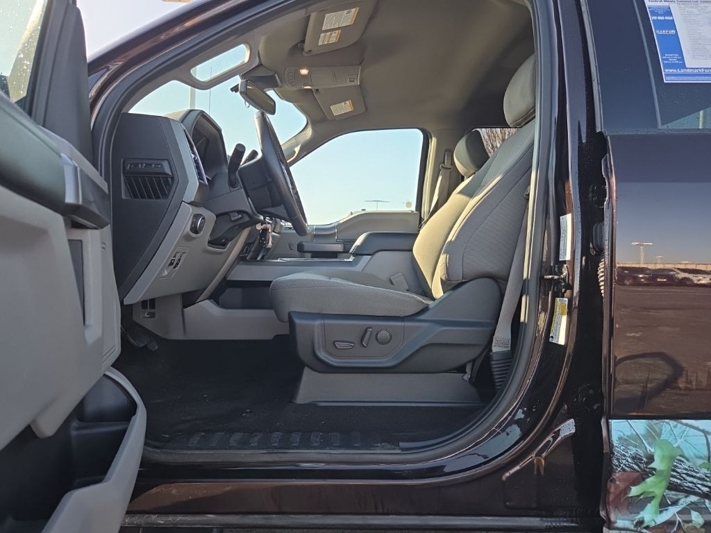 Ford F-150 Vehicle Full-screen Gallery Image 2