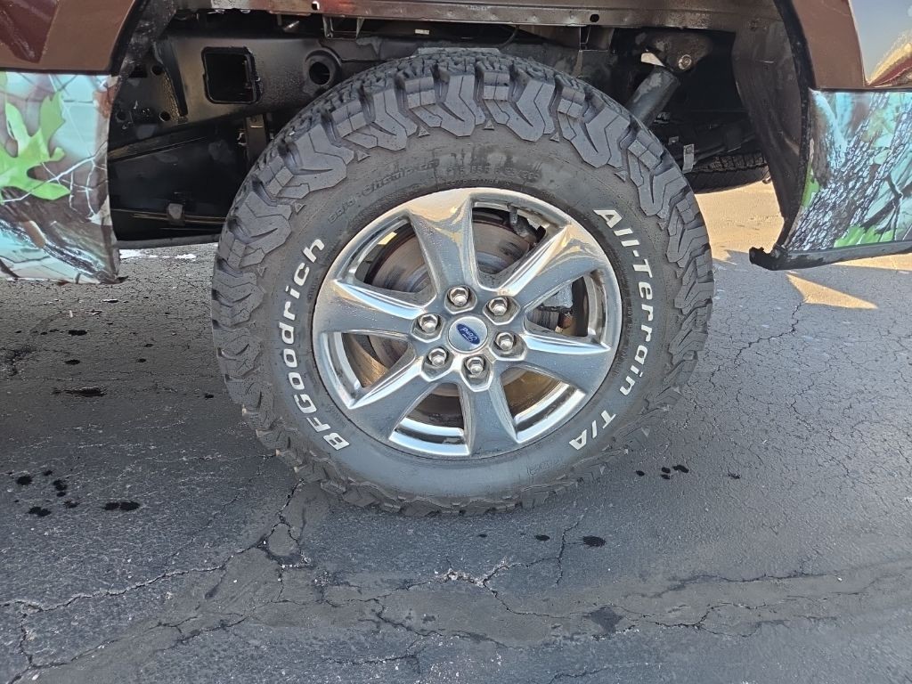 Ford F-150 Vehicle Full-screen Gallery Image 4