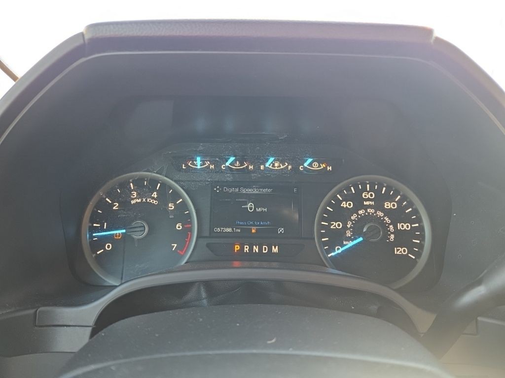 Ford F-150 Vehicle Full-screen Gallery Image 12