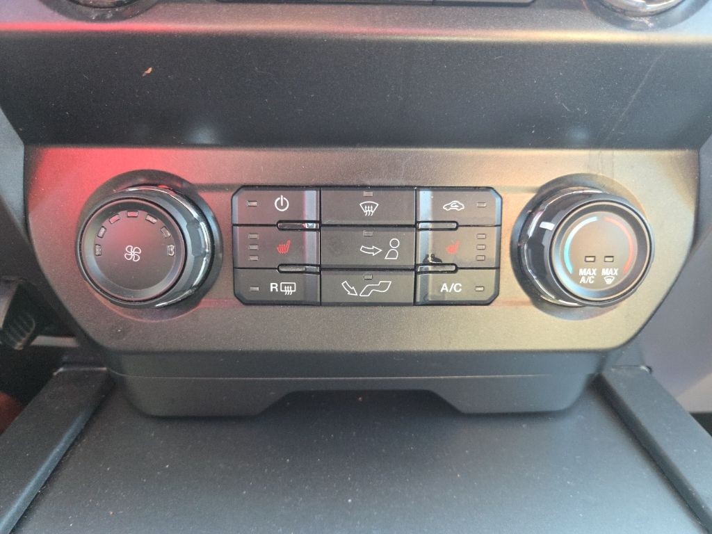 Ford F-150 Vehicle Full-screen Gallery Image 16