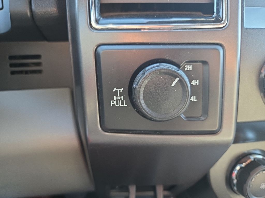 Ford F-150 Vehicle Full-screen Gallery Image 17