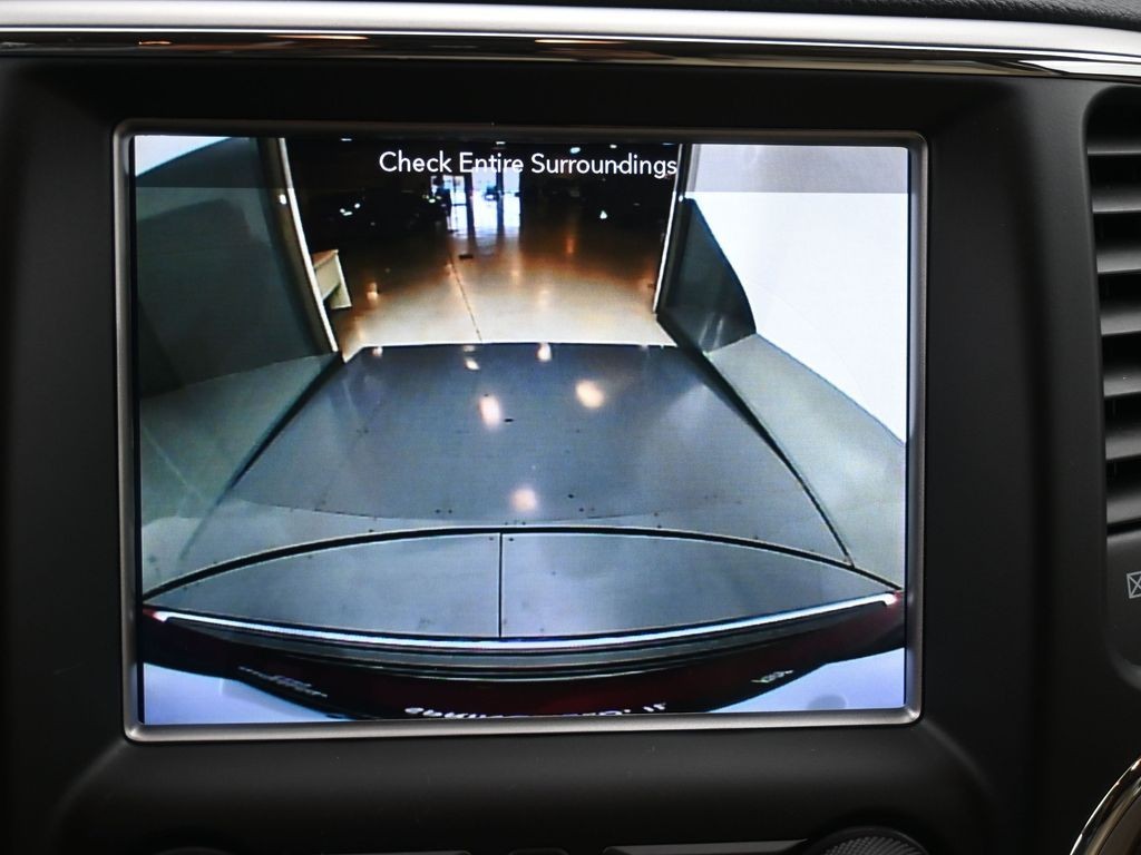 Jeep Grand Cherokee Vehicle Full-screen Gallery Image 12