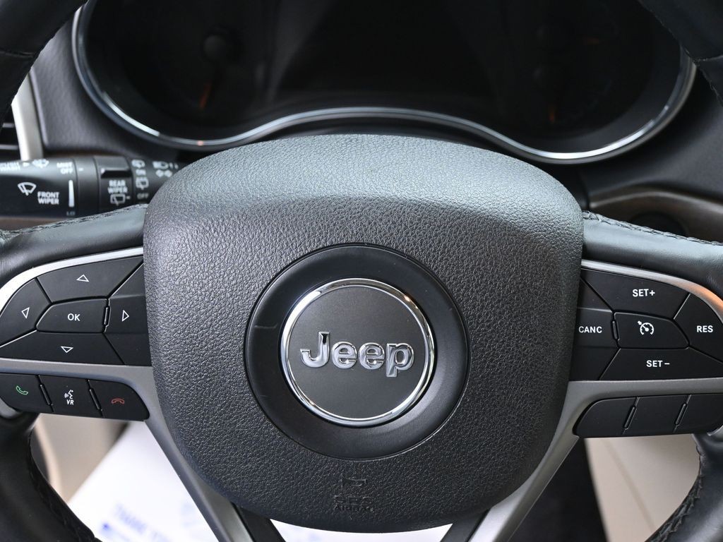 Jeep Grand Cherokee Vehicle Full-screen Gallery Image 18