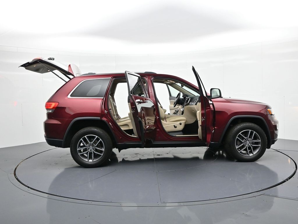 Jeep Grand Cherokee Vehicle Full-screen Gallery Image 32