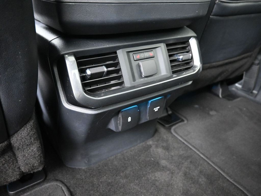 Ford F-150 Vehicle Full-screen Gallery Image 10