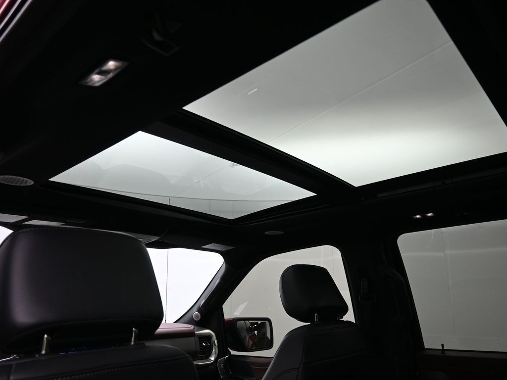 Ford F-150 Vehicle Full-screen Gallery Image 11