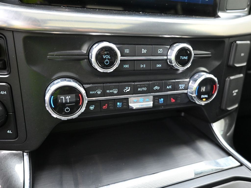 Ford F-150 Vehicle Full-screen Gallery Image 15