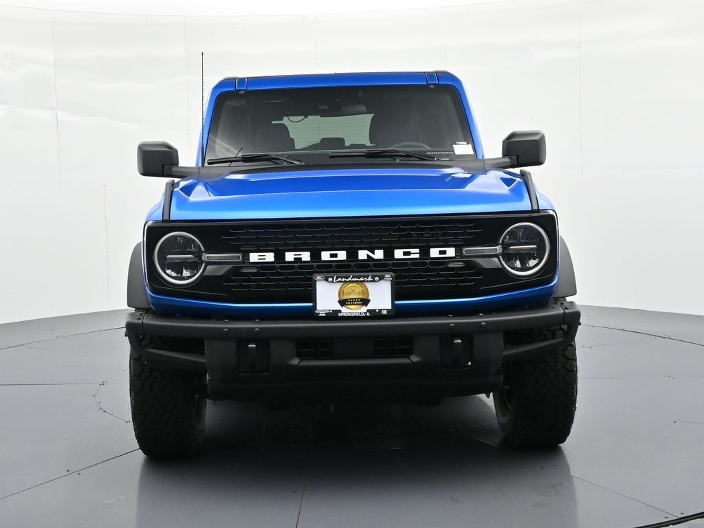 Ford Bronco Vehicle Full-screen Gallery Image 3