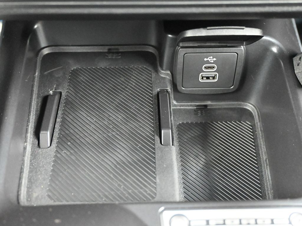 Ford Bronco Vehicle Full-screen Gallery Image 13