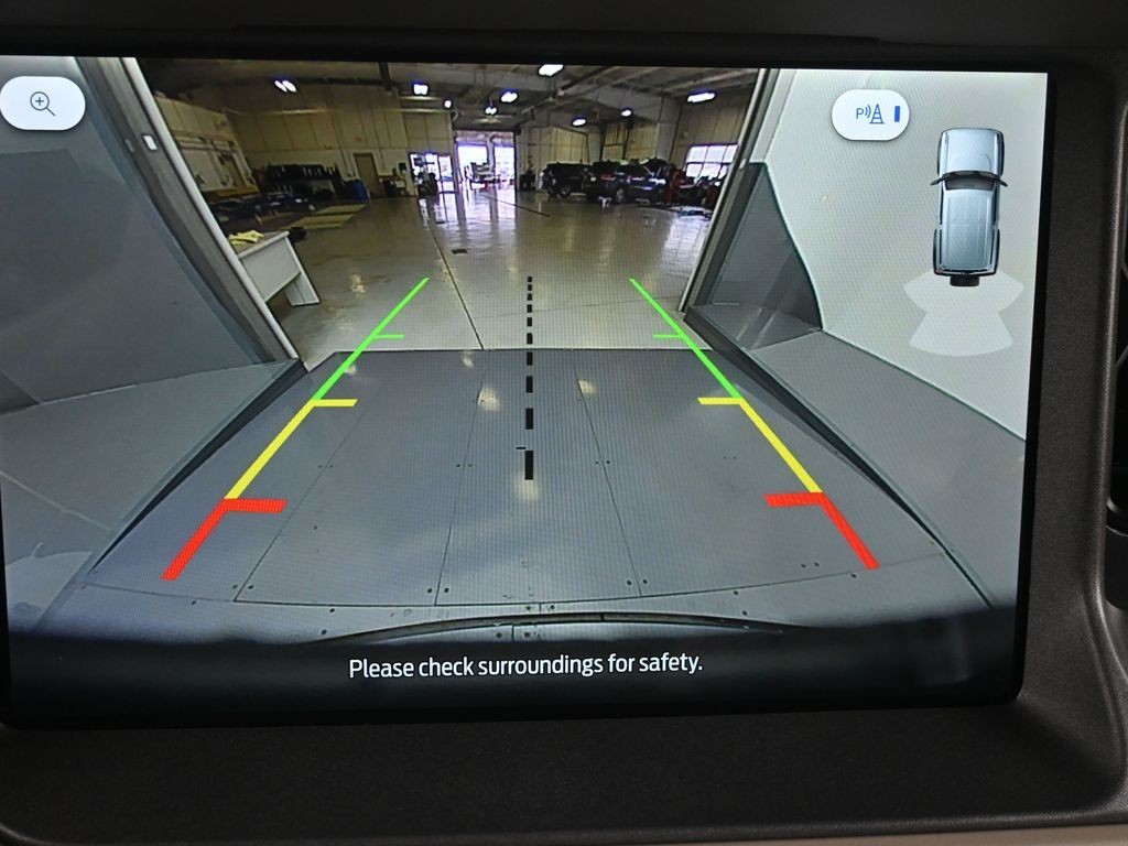 Ford Bronco Vehicle Full-screen Gallery Image 16