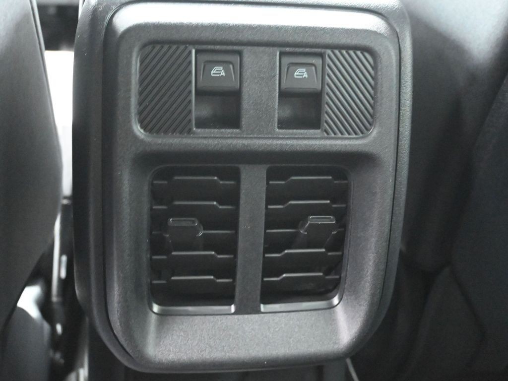 Ford Bronco Vehicle Full-screen Gallery Image 22