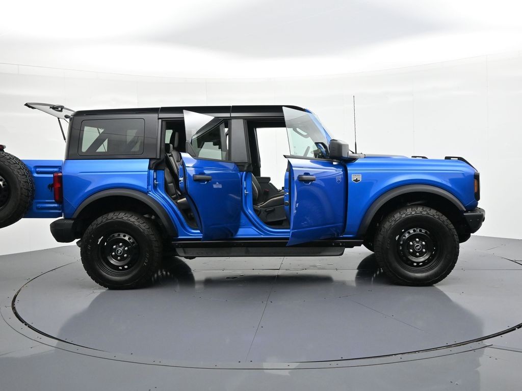 Ford Bronco Vehicle Full-screen Gallery Image 31