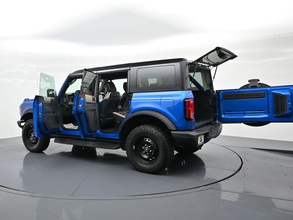 Ford Bronco Vehicle Full-screen Gallery Image 32