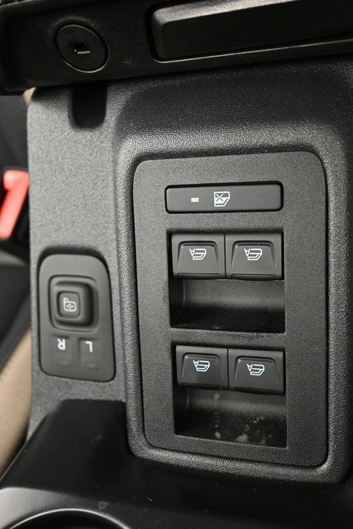 Ford Bronco Vehicle Full-screen Gallery Image 15