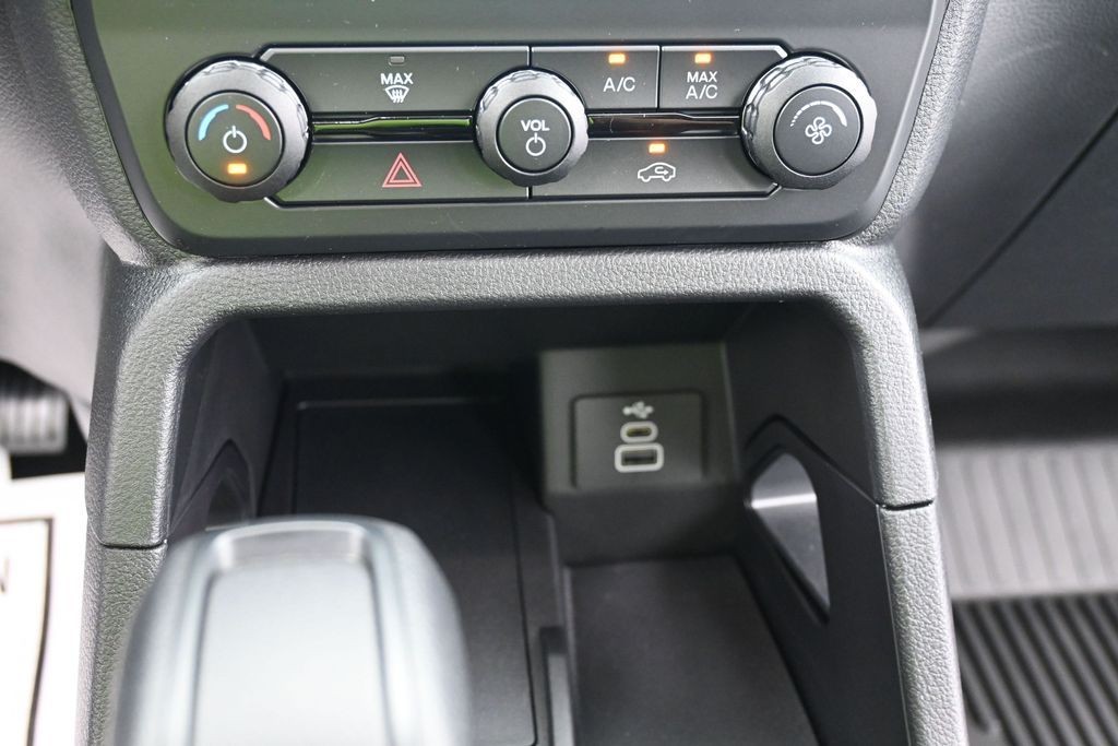 Ford Ranger Vehicle Full-screen Gallery Image 12