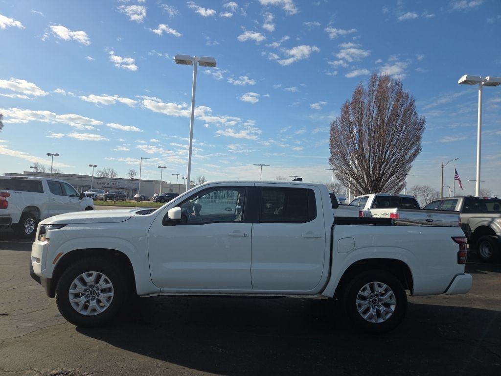 Nissan Frontier Vehicle Full-screen Gallery Image 3