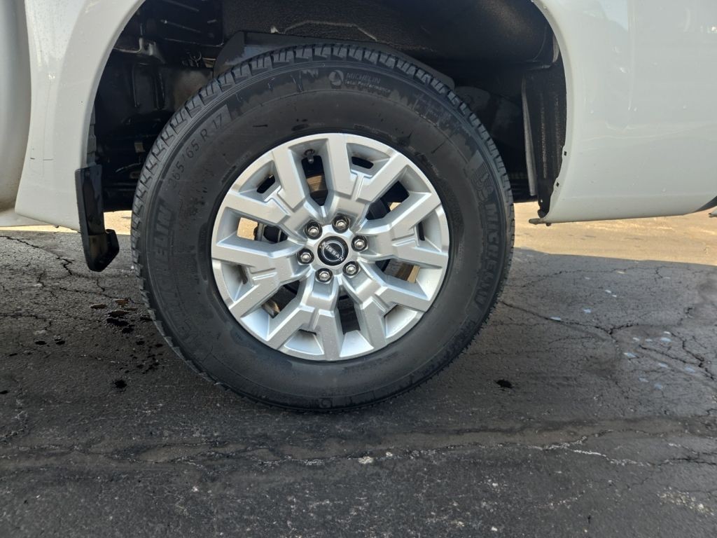 Nissan Frontier Vehicle Full-screen Gallery Image 4