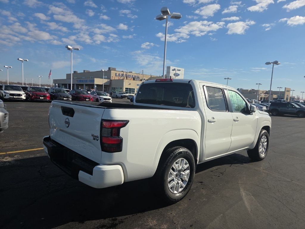 Nissan Frontier Vehicle Full-screen Gallery Image 6